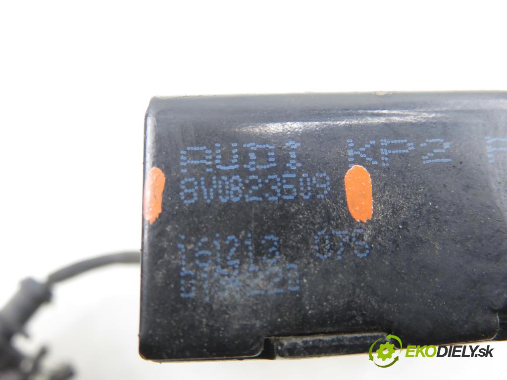 AUDI A3 Limousine (8VS, 8VM) SEDAN 2013 110,00 2.0 TDI - CRBC 1968,00 zámok kapoty 8V0823509