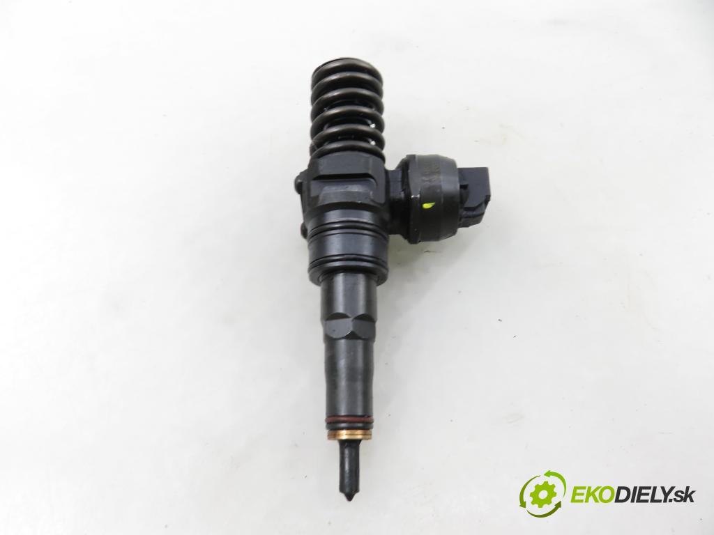 VW PASSAT B5.5 Variant (3B6) KOMBI 2001 74,00 1.9 TDI PD 101 - AVB 1896,00 vstříkovač 038130073AJ ; 0414720037 (Vstřikovač paliva)