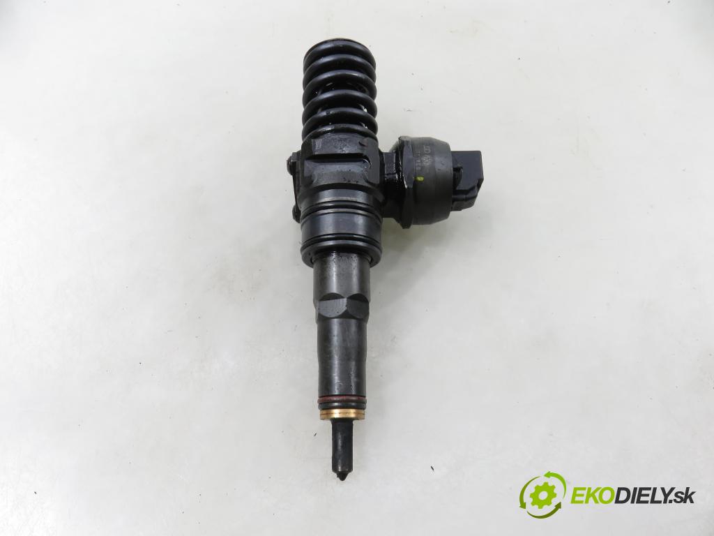 VW PASSAT B5.5 Variant (3B6) KOMBI 2001 74,00 1.9 TDI PD 101 - AVB 1896,00 vstříkovač 038130073AJ ; 0414720037 (Vstřikovač paliva)