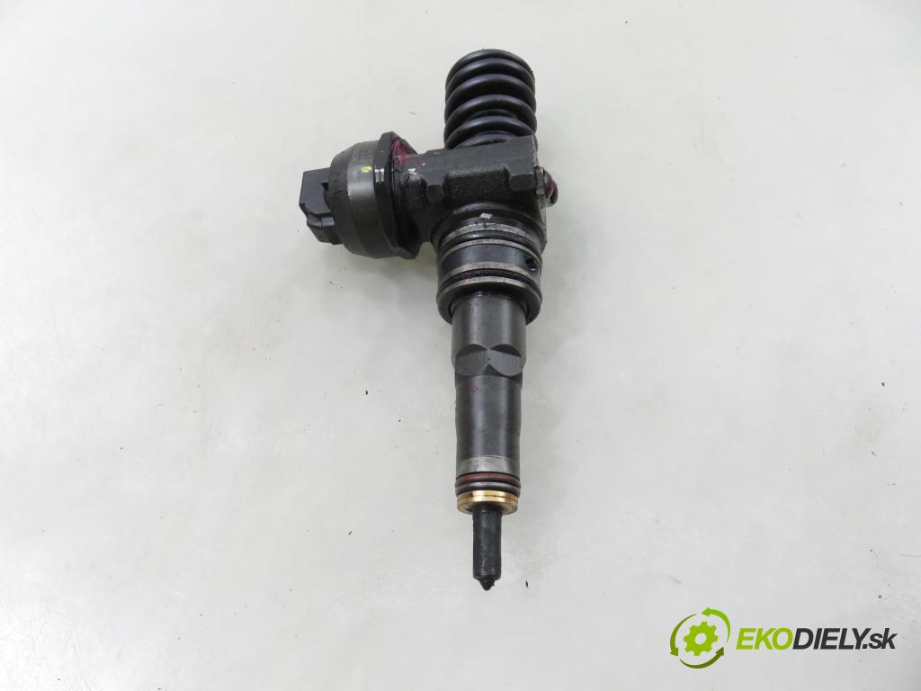 VW PASSAT B5.5 Variant (3B6) KOMBI 2001 74,00 1.9 TDI PD 101 - AVB 1896,00 vstříkovač 038130073AJ ; 0414720037 (Vstřikovač paliva)