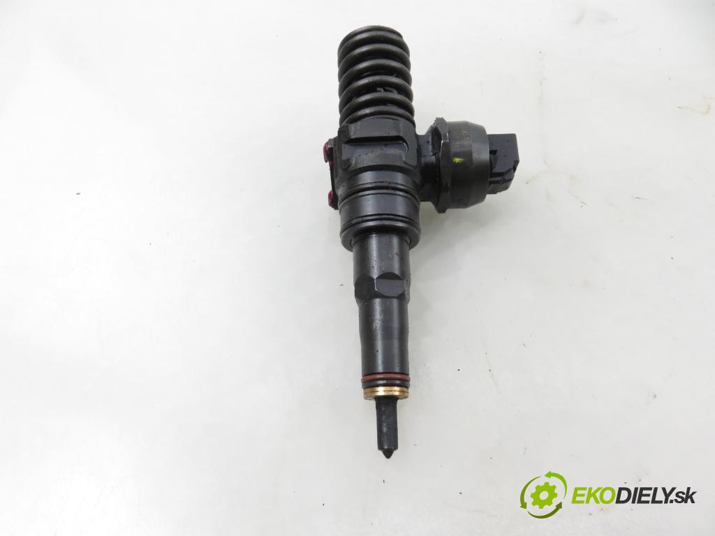 VW PASSAT B5.5 Variant (3B6) KOMBI 2001 74,00 1.9 TDI PD 101 - AVB 1896,00 vstříkovač 038130073AJ ; 0414720037 (Vstřikovač paliva)