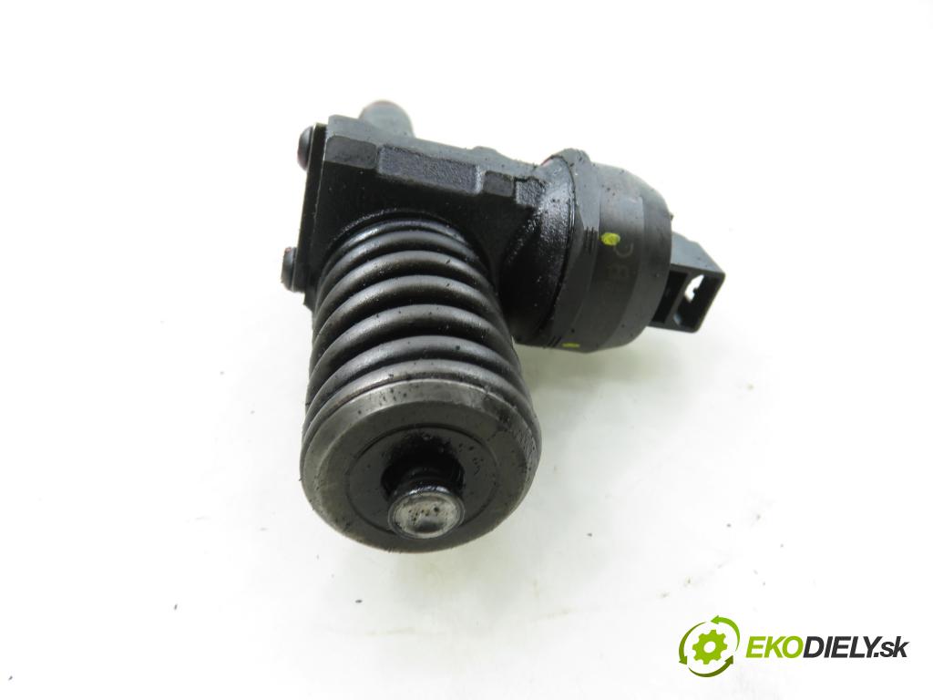 VW PASSAT B5.5 Variant (3B6) KOMBI 2001 74,00 1.9 TDI PD 101 - AVB 1896,00 vstříkovač 038130073AJ ; 0414720037 (Vstřikovač paliva)