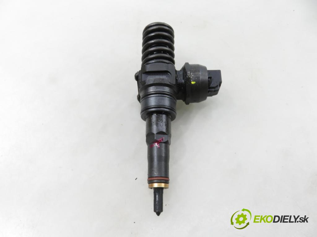VW PASSAT B5.5 Variant (3B6) KOMBI 2001 74,00 1.9 TDI PD 101 - AVB 1896,00 vstříkovač 038130073AJ ; 0414720037 (Vstřikovač paliva)