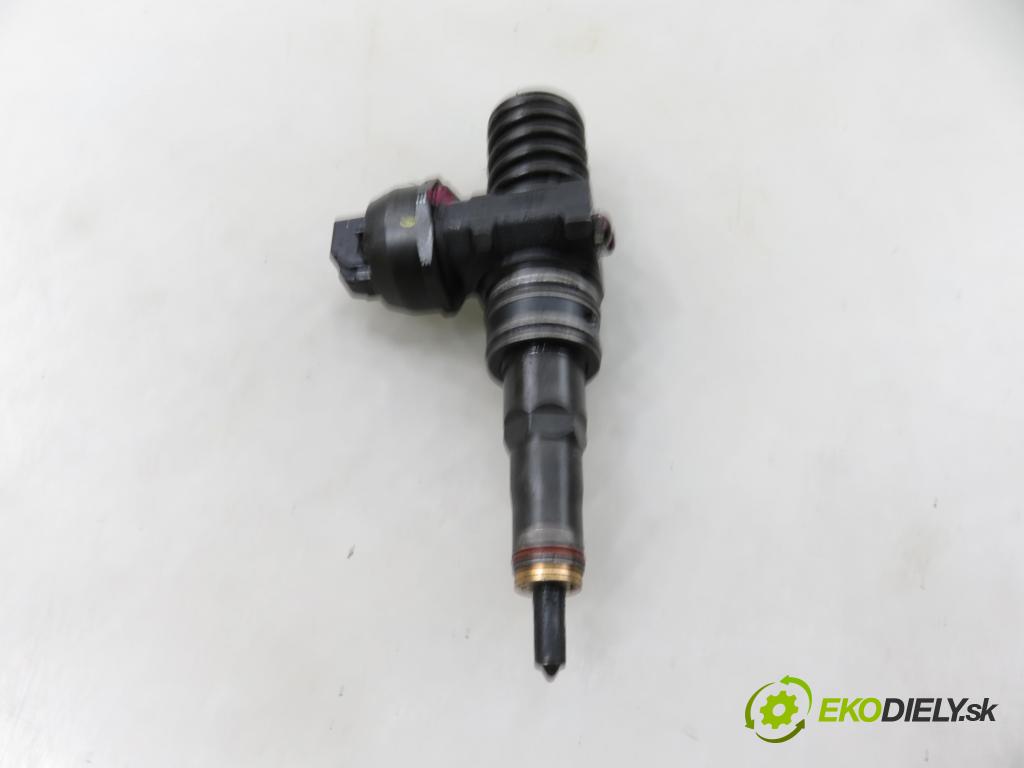 VW PASSAT B5.5 Variant (3B6) KOMBI 2001 74,00 1.9 TDI PD 101 - AVB 1896,00 vstříkovač 038130073AJ ; 0414720037 (Vstřikovač paliva)