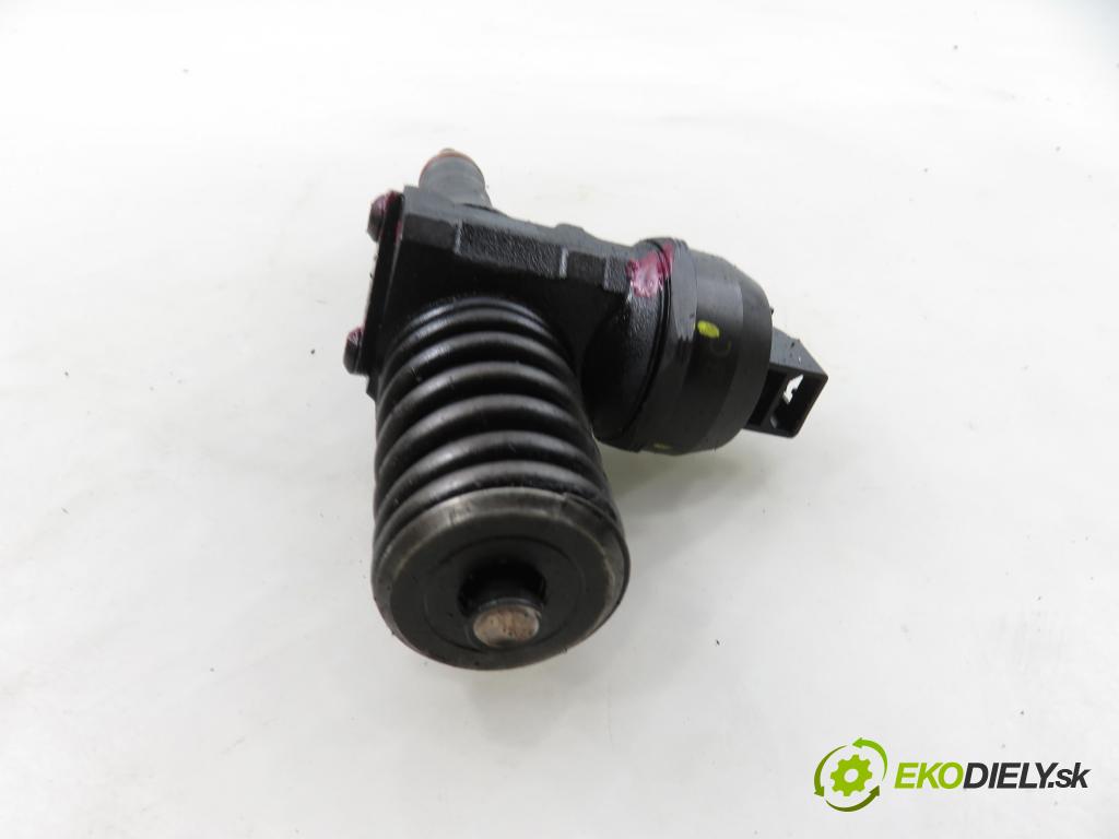 VW PASSAT B5.5 Variant (3B6) KOMBI 2001 74,00 1.9 TDI PD 101 - AVB 1896,00 vstříkovač 038130073AJ ; 0414720037 (Vstřikovač paliva)
