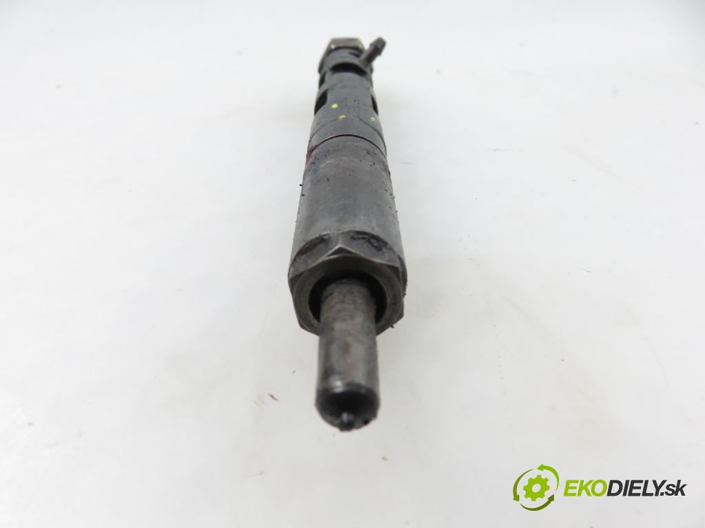 RENAULT CLIO III (BR0/1, CR0/1) HB 2006 50,00 1.5 dCi 68 - K9K 768 1461,00 vstrekovač EJBR03101D ; 8200421359 ; 8200421897 (Vstrekovač paliva)
