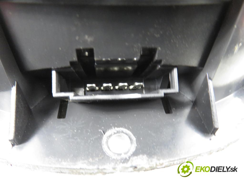 VW PASSAT B6 Variant (3C5) KOMBI 2006 77,00 1.9 TDI - BLS 1896,00 reproduktor Dvere 3C0035454