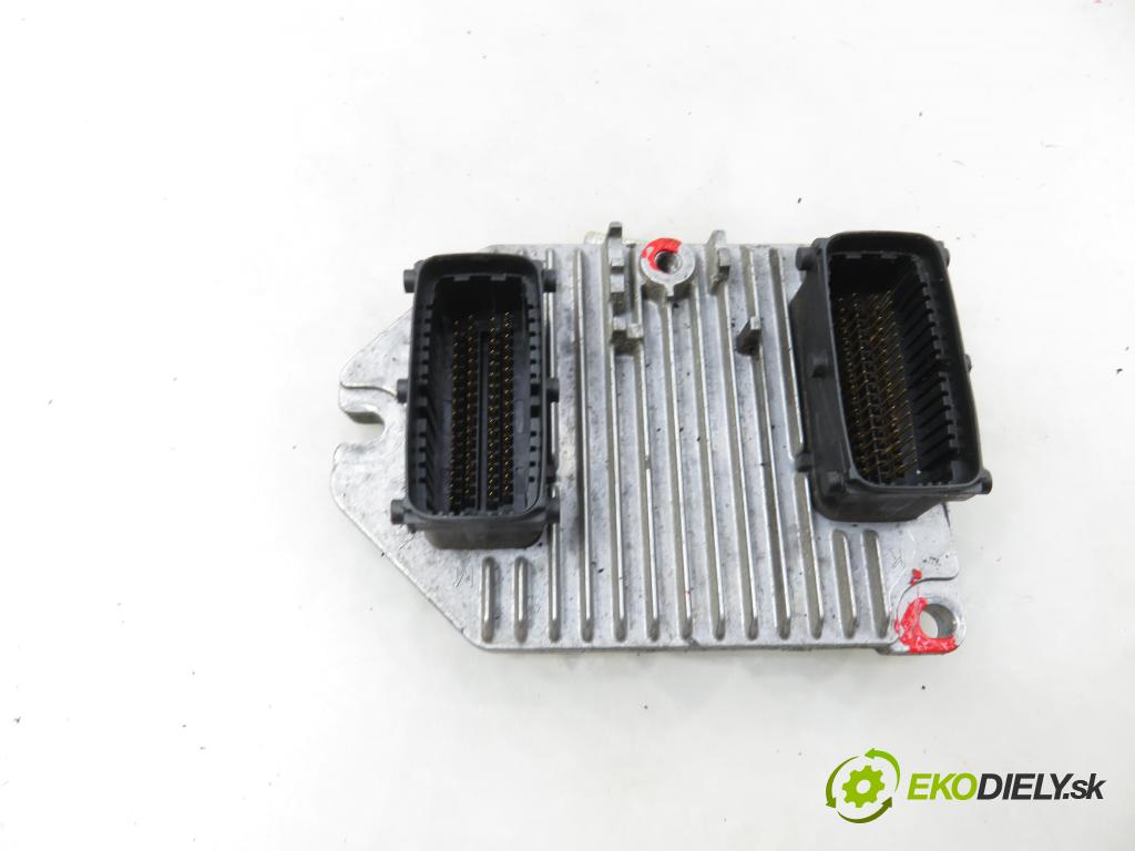 OPEL VECTRA C (Z02) SEDAN 2002 81,00 1.8 - Z 18 XEL 1796,00 Riadiaca jednotka Motor 5WK91715 ; 13102031
