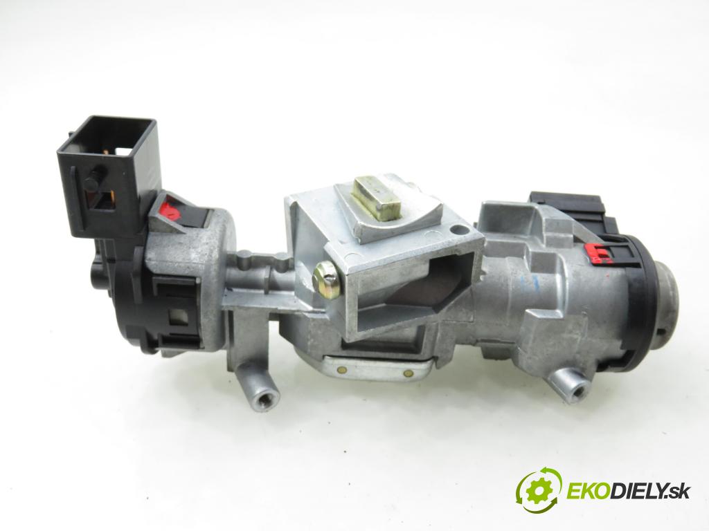 MAZDA 3 (BK) HB 2005 77,00 1.6 - B6ZE 1598,00 spinačka / zámky 3M513F880AC