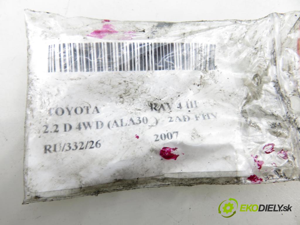 TOYOTA RAV 4 III (_A3_) SUV 2007 130,00 2.2 D 4WD 177 - 2AD-FHV 2231,00 vstrekovač 236700R020 (Vstrekovač paliva)