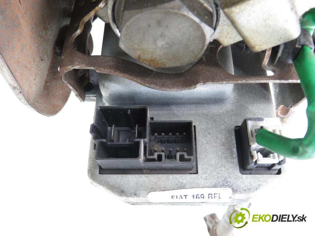 FIAT PANDA (169_) HB 2005 40,00 1.1 54 - 187 A1.000 1108,00 serv/podporovanie elektrické 51746818