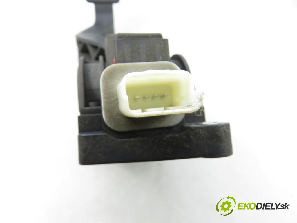 CITROEN C3 I (FC_) HB 2002 50,00 1.4 HDi 8V - 8HX 1398,00 Potenciometer plynu 0280752251 ; 9646702180 (Potenciometer plynového pedálu)