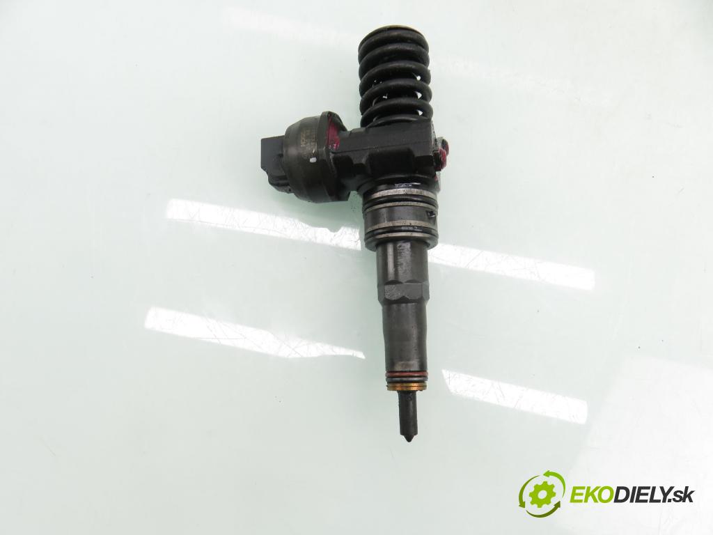 VW PASSAT B6 Variant (3C5) KOMBI 2007 103,00 2.0 TDI PD 8V 140 - BMP 1968,00 Vstrekovač 038130073BQ ; 0414720312 (Vstrekovač paliva)