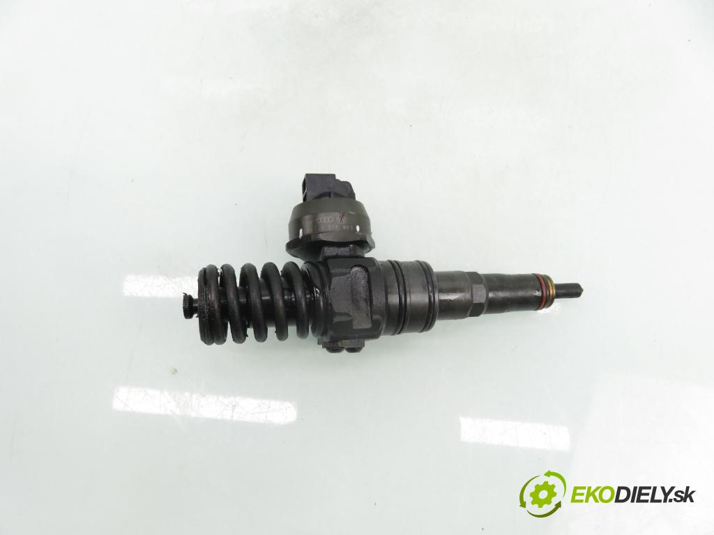VW PASSAT B6 Variant (3C5) KOMBI 2007 103,00 2.0 TDI PD 8V 140 - BMP 1968,00 Vstrekovač 038130073BQ ; 0414720312 (Vstrekovač paliva)
