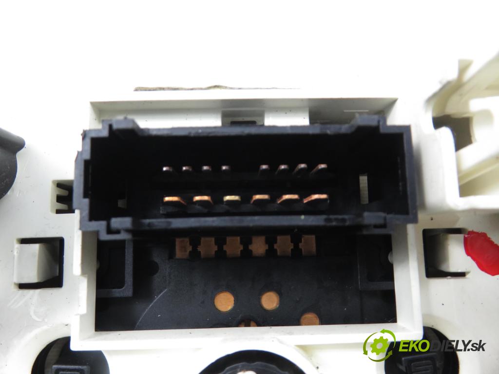 CITROEN C3 I (FC_) HB 2002 50,00 1.4 HDi 8V - 8HX 1398,00 Panel kúrenia KLIMATIZACE: F664480V