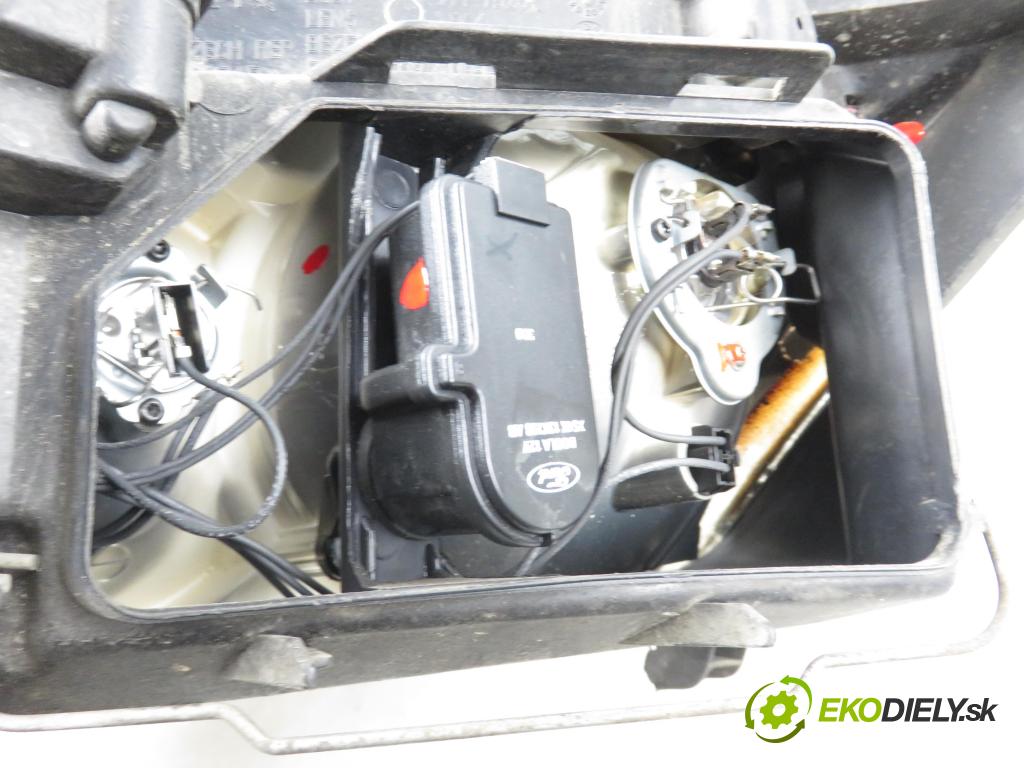 FORD FOCUS (DAW, DBW) HB 2003 74,00 1.6 16V - FYDD 1596,00 světlo PP 2M5113W029BE