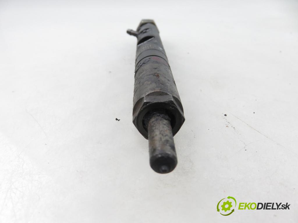 RENAULT CLIO III (BR0/1, CR0/1) HB 2006 50,00 1.5 dCi 68 - K9K 768 1461,00 vstrekovač EJBR03101D ; 8200421359 ; 8200421897 (Vstrekovač paliva)