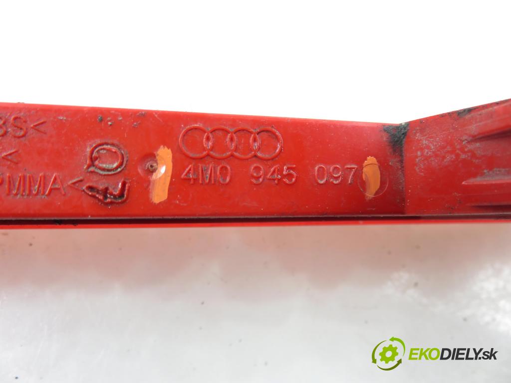 AUDI A4 Avant (8W5, B9) KOMBI 2016 110,00 2.0 TDI - DEUA 1968,00 svetlo bŕzd 4M0945097
