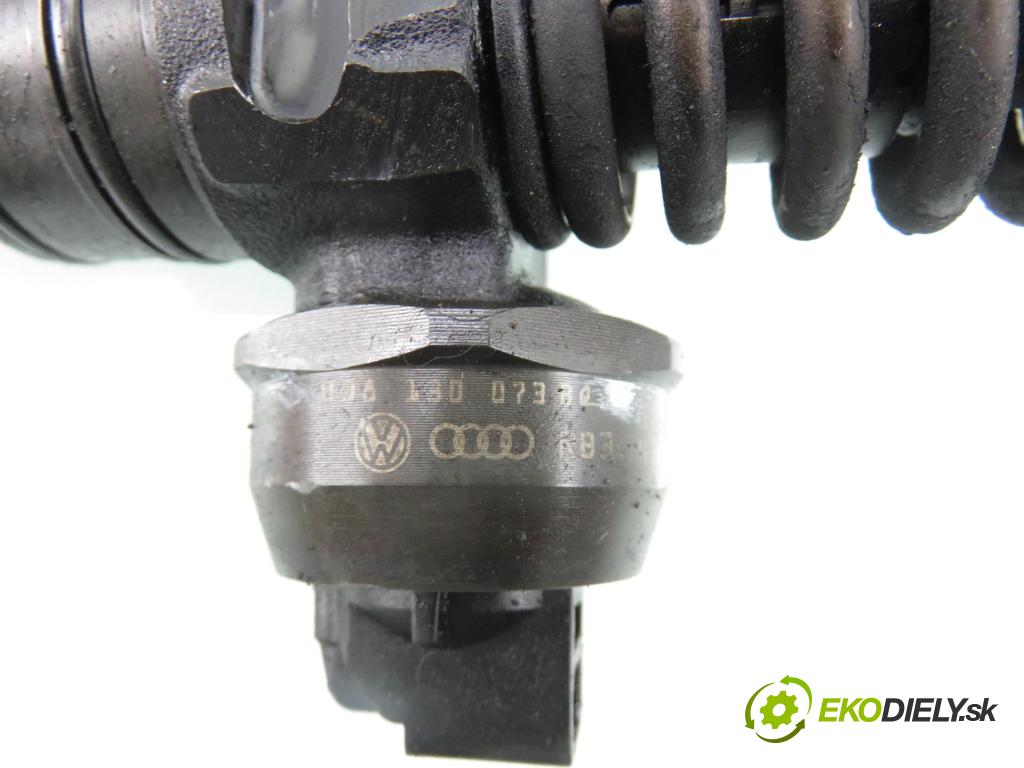 VW PASSAT B6 Variant (3C5) KOMBI 2007 103,00 2.0 TDI PD 8V 140 - BMP 1968,00 Vstrekovač 038130073BQ ; 0414720312 (Vstrekovač paliva)