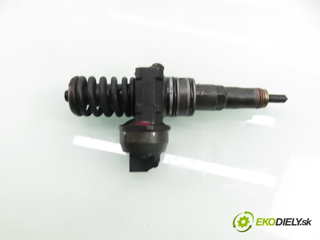 VW PASSAT B6 Variant (3C5) KOMBI 2007 103,00 2.0 TDI PD 8V 140 - BMP 1968,00 Vstrekovač 038130073BQ ; 0414720312 (Vstrekovač paliva)