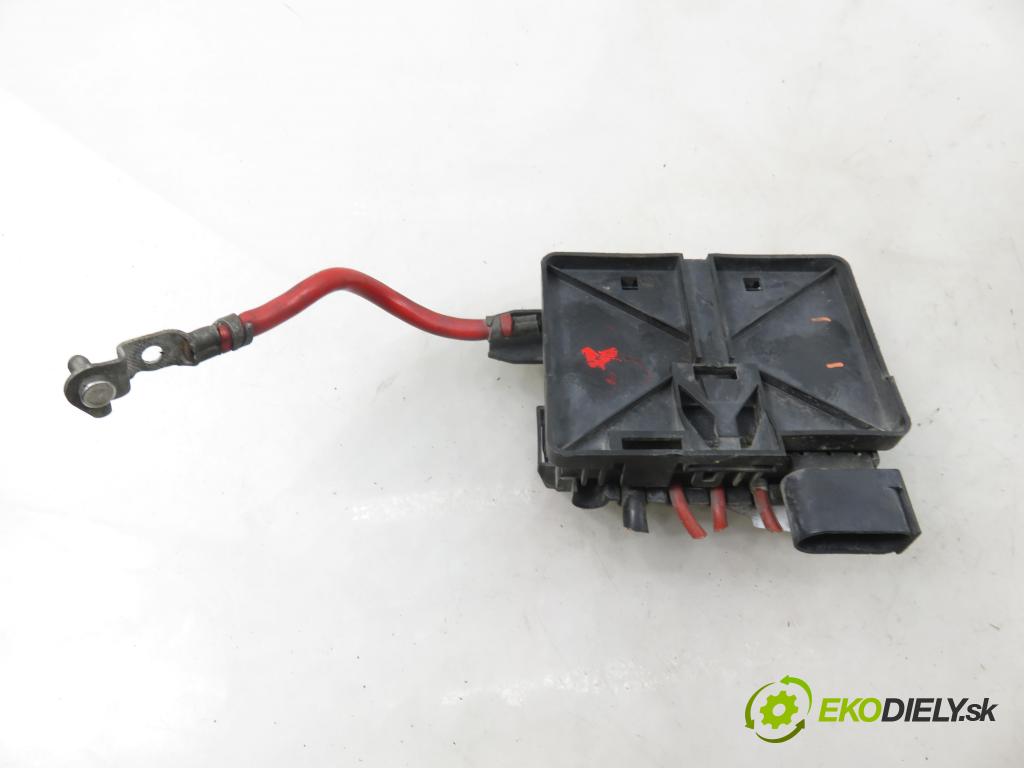 VW TRANSPORTER IV Platforma / podwozie (70E, 70L, 70M, 7DE, 7DL KABINA/PLATFORMA 2000 65,00 2.5 TDI - AJT 2461,00 Skrinka POJISTKY: 7D0937509