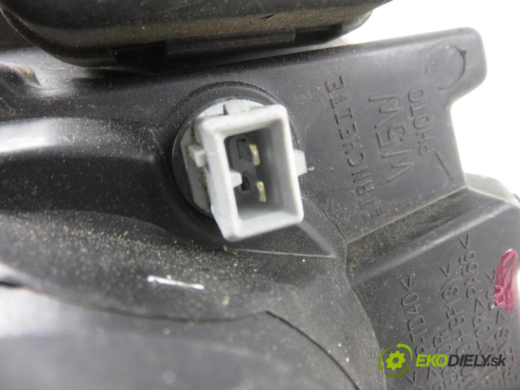 TOYOTA YARIS (_P9_) HB 2006 64,00 1.3 VVT-i (SCP90_) - 2SZ-FE 1298,00 Svetlo LP 811500D120 ; 89900737