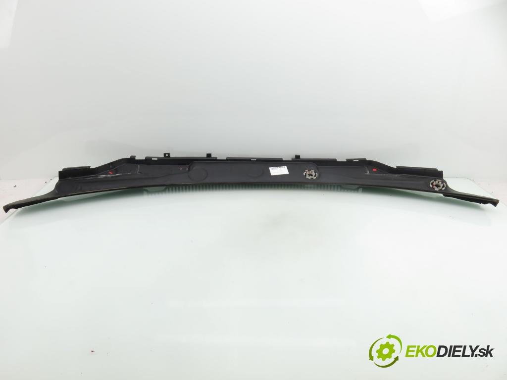 BMW 2 Active Tourer (F45) MINIVAN 2016 110,00 218 d - B47 C20 A 1995,00 torpédo plast pod čelní okno 7301015 (Plast pod čelním sklem)