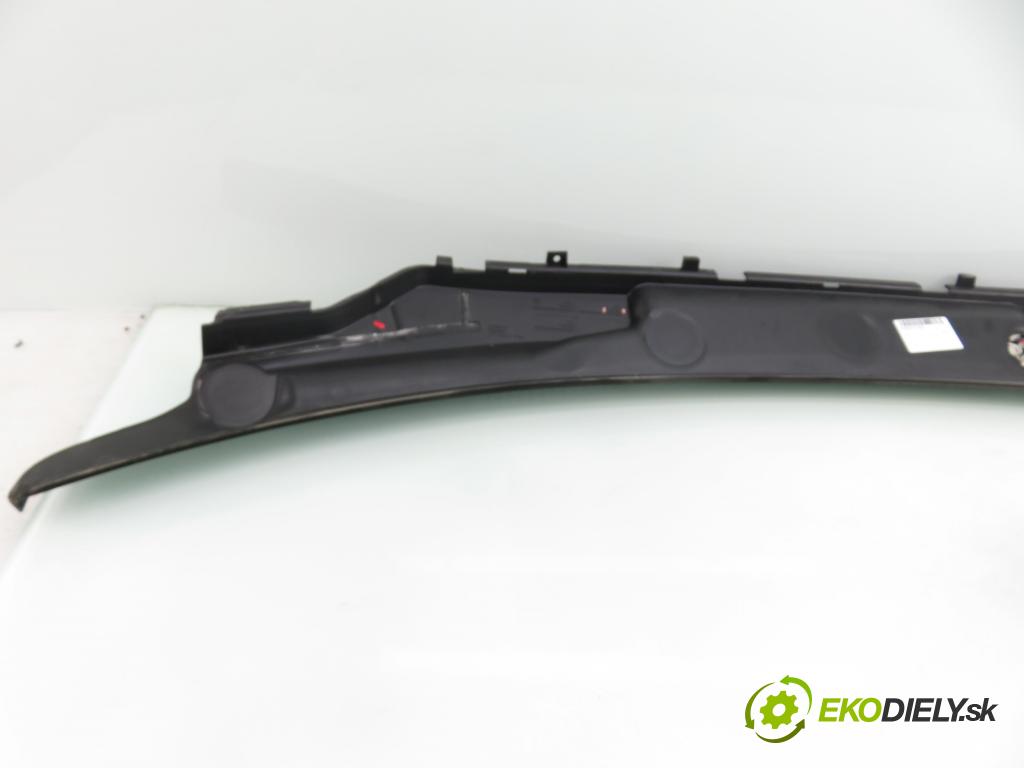 BMW 2 Active Tourer (F45) MINIVAN 2016 110,00 218 d - B47 C20 A 1995,00 torpédo plast pod čelní okno 7301015 (Plast pod čelním sklem)