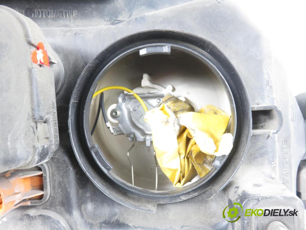 RENAULT SCENIC I (JA0/1_) MINIVAN 2002 79,00 1.6 - K4M 706 1598,00 světlo LP 7700432098 ; 7701047604