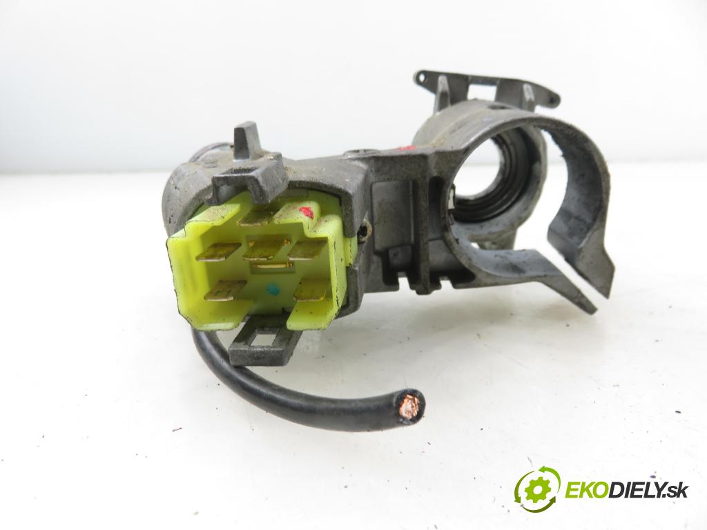 VW TRANSPORTER IV Platforma / podwozie (70E, 70L, 70M, 7DE, 7DL KABINA/PLATFORMA 2000 65,00 2.5 TDI - AJT 2461,00 spinačka 701905851 (Spínacia skrinka)