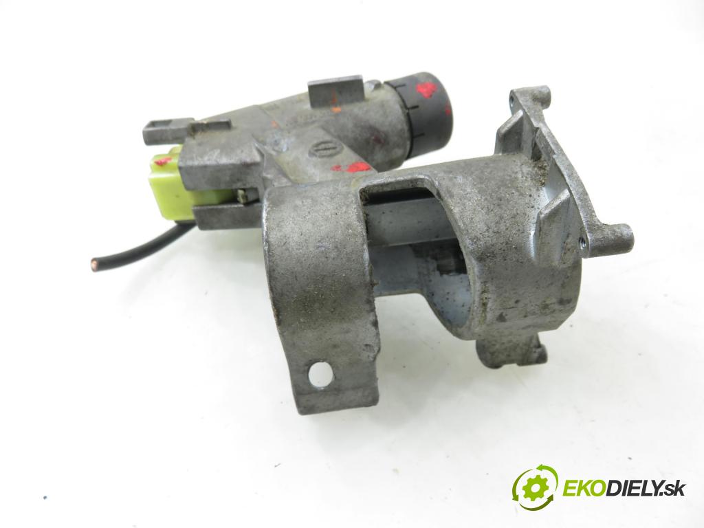 VW TRANSPORTER IV Platforma / podwozie (70E, 70L, 70M, 7DE, 7DL KABINA/PLATFORMA 2000 65,00 2.5 TDI - AJT 2461,00 spinačka 701905851 (Spínacia skrinka)