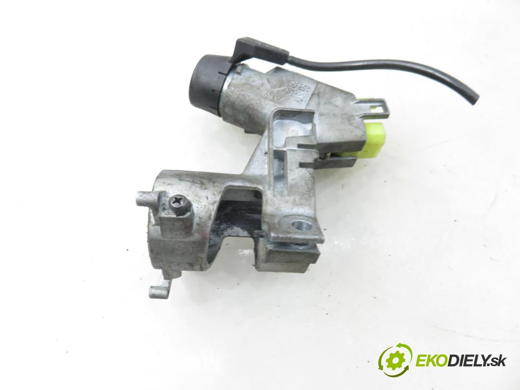 VW TRANSPORTER IV Platforma / podwozie (70E, 70L, 70M, 7DE, 7DL KABINA/PLATFORMA 2000 65,00 2.5 TDI - AJT 2461,00 spinačka 701905851 (Spínacia skrinka)