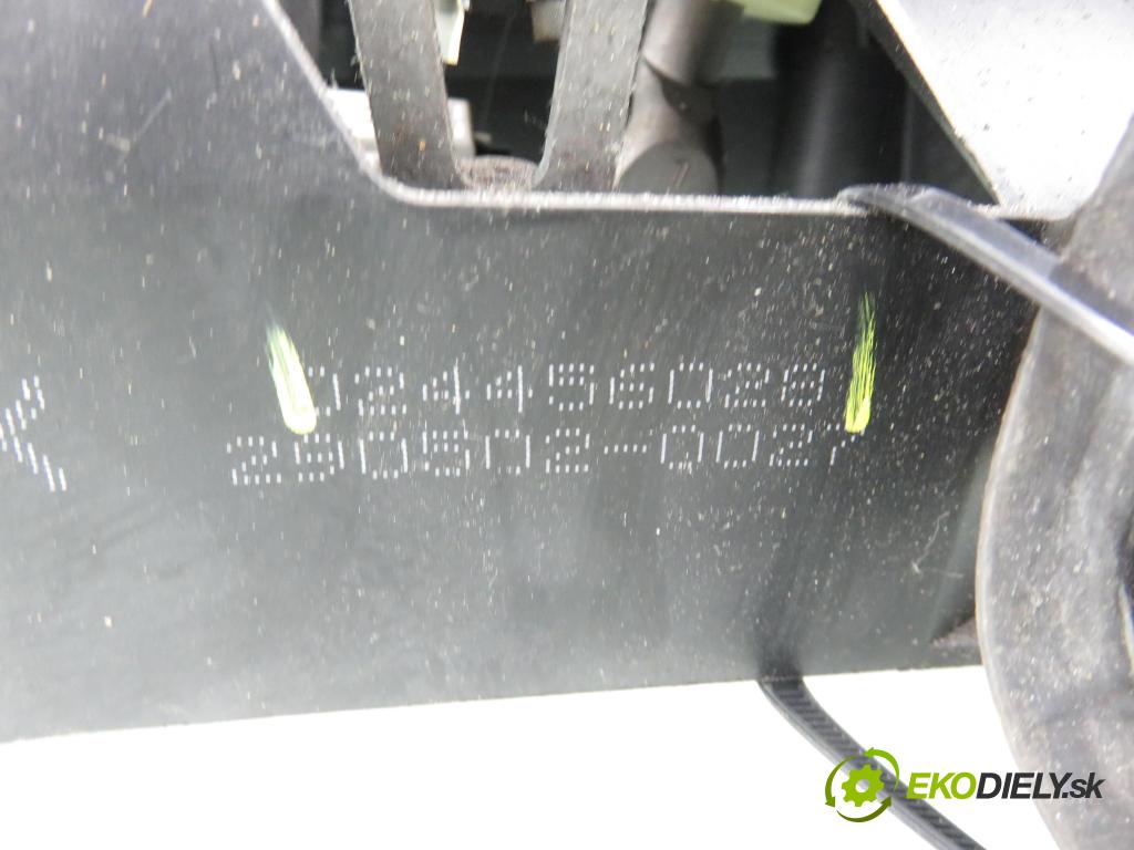 OPEL VECTRA C (Z02) SEDAN 2002 81,00 1.8 - Z 18 XEL 1796,00 ZVEDÁK: 24456028