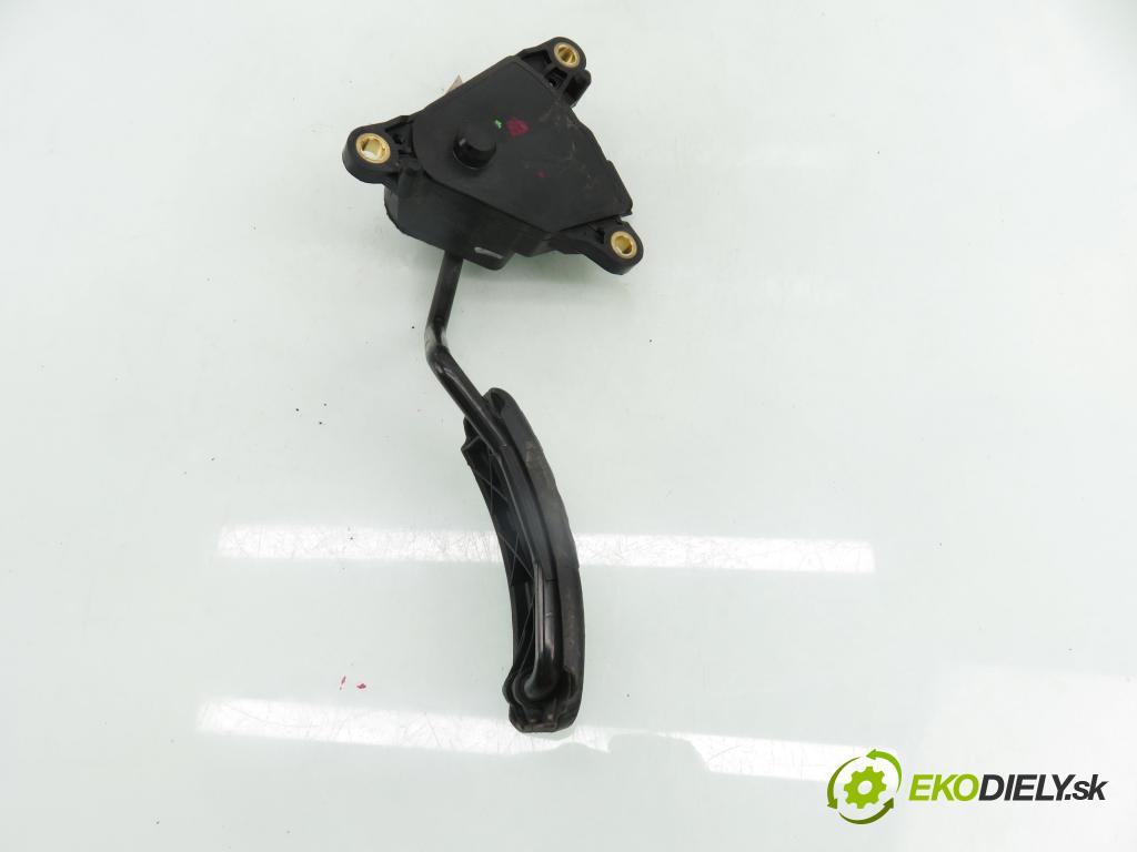 RENAULT SCENIC II (JM0/1_) HB 2004 88,00 1.9 DCI - F9Q 812 1870,00 Potenciometer plynu 8200159647 (Potenciometer plynového pedálu)