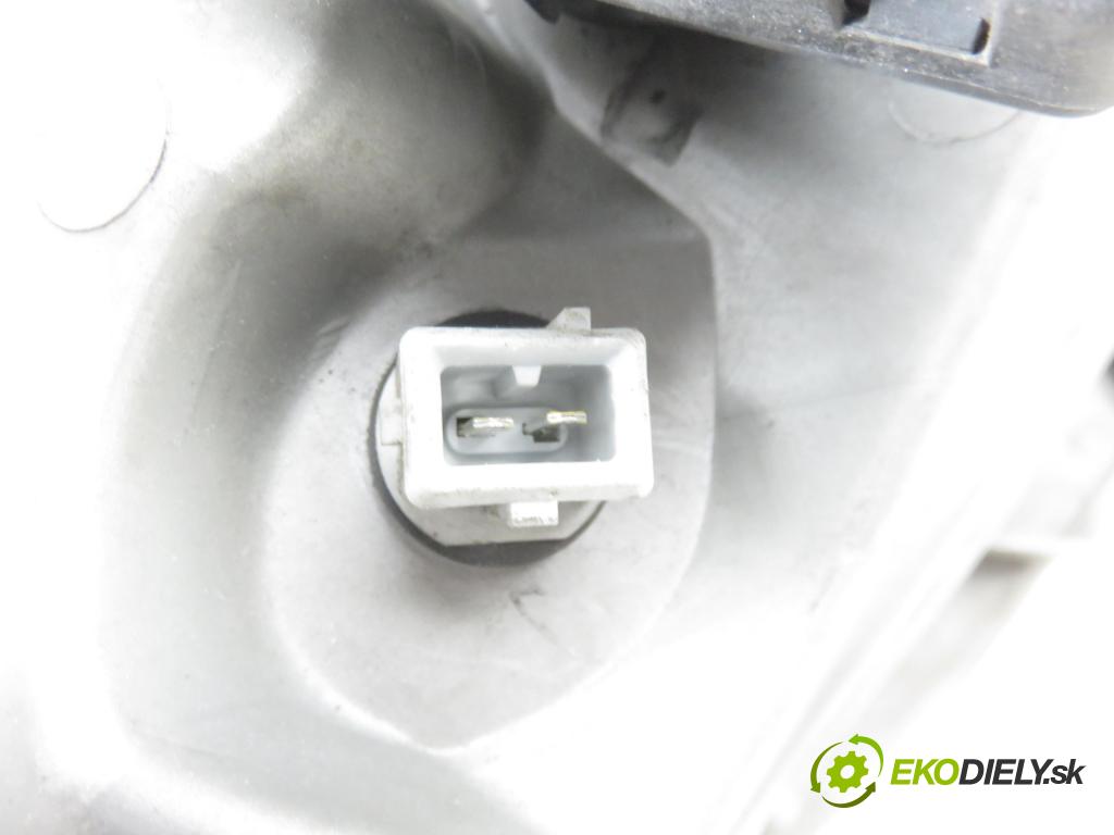 OPEL VIVARO A Skrzynia (X83) FURGON 2004 74,00 1.9 DTI - F9Q 760 1870,00 světlo LP 91165719 ; 7700311371 ; 89308690