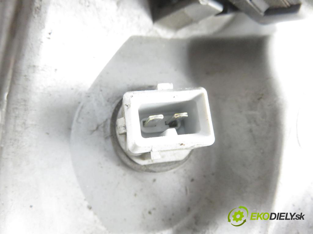 OPEL VIVARO A Skrzynia (X83) FURGON 2004 74,00 1.9 DTI - F9Q 760 1870,00 světlo PP 91165719 ; 7700311372 ; 89308700