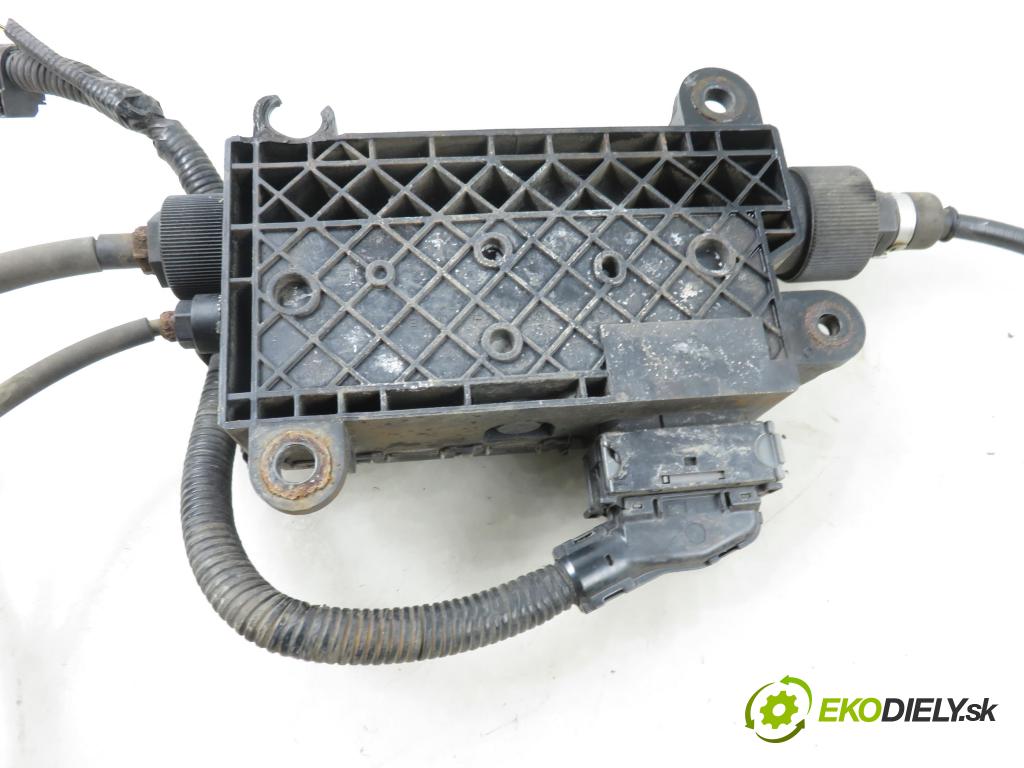 TOYOTA AVENSIS sedan (_T27_) SEDAN 2016 105,00 2.0 D-4D (WWT271_) - 2WW 1995,00 BRZDA: ručně elektrický 4630005041 ; 10220201644