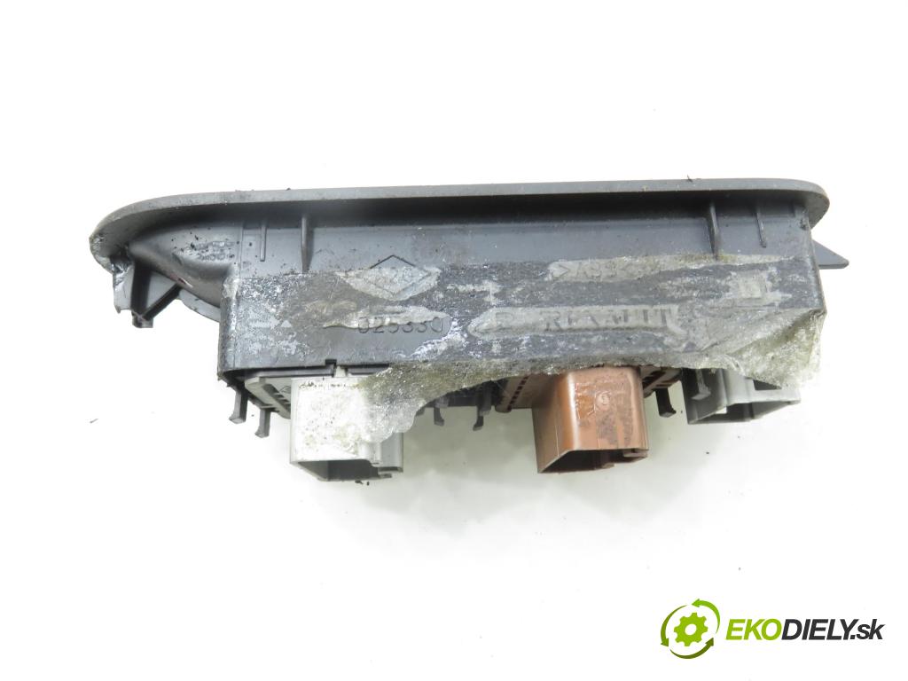 RENAULT GRAND SCENIC II (JM0/1_) MINIVAN 2004 88,00 1.9 dCi 120 - F9Q 812 1870,00 Panel ovládaní oken 156018070 ; 156018070C