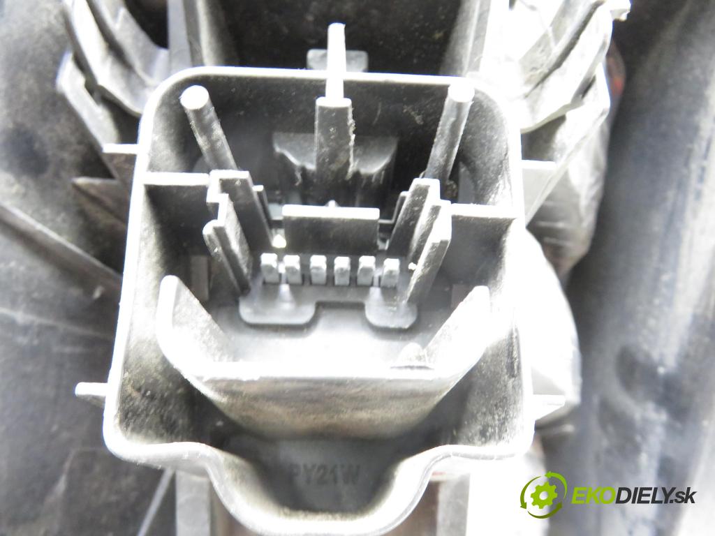RENAULT GRAND SCENIC II (JM0/1_) MINIVAN 2004 88,00 1.9 dCi (JM0G, JM12, JM1G, JM2C) - F9Q 812 1870,00 světlo pravé zadní 8200493375 ; 8200493375F