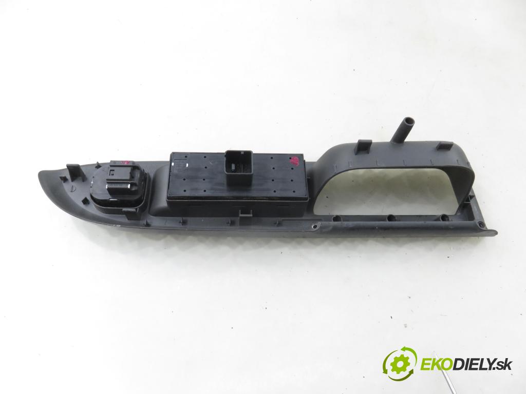 VW GOLF PLUS (5M1, 521) MINIVAN 2005 77,00 1.9 TDI - BLS 1896,00 Panel ovládania okien 5M1867371B ; 1K4959857 ; 1K0959565F