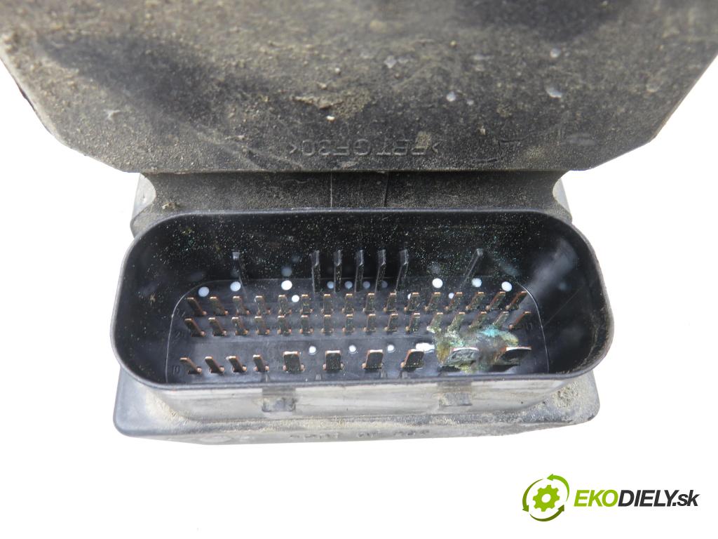 VW PASSAT B5.5 Variant (3B6) KOMBI 2002 96,00 1.9 TDI 4motion - AVF 1896,00 Pumpa ABS 0265950054 ; 4B0614517H ; 0265225121 (Pumpa ABS)