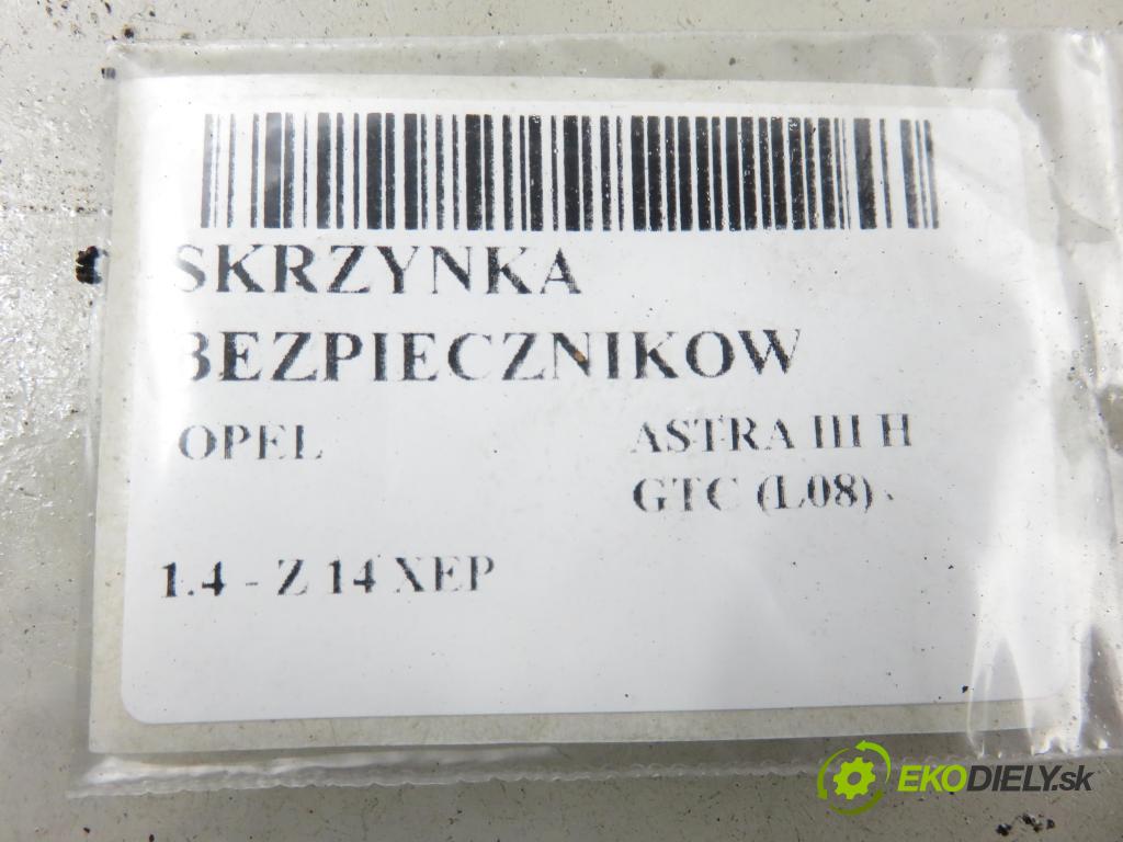 OPEL ASTRA H GTC (L08) HB 2007 66,00 1.4 - Z 14 XEP 1364,00 skříňka POJISTKY: 13250231 ; 5DK00946420