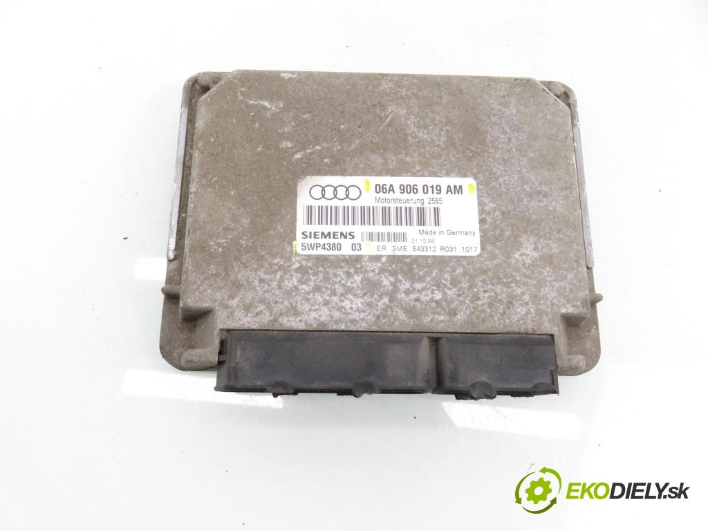 AUDI A3 (8L1) HB 1998 74,00 1.6 - AKL 1595,00 řídící jednotka motora 06A906019AM ; 5WP438003