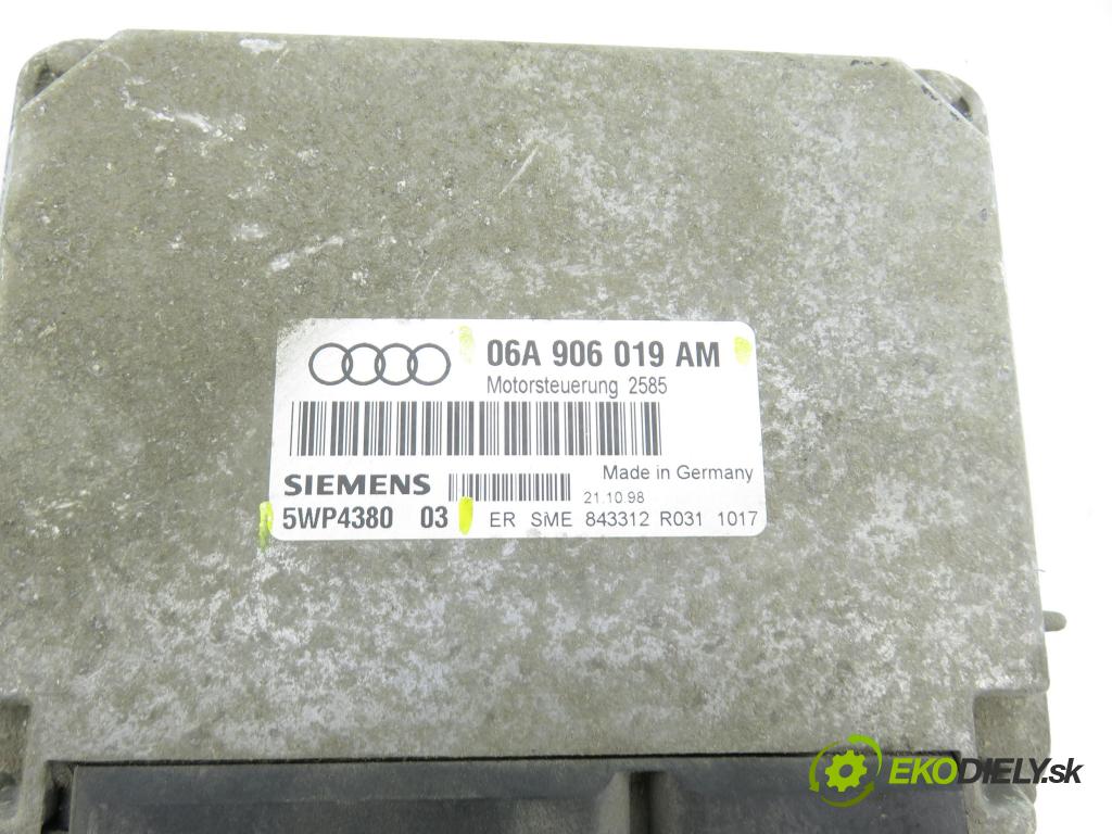 AUDI A3 (8L1) HB 1998 74,00 1.6 - AKL 1595,00 řídící jednotka motora 06A906019AM ; 5WP438003