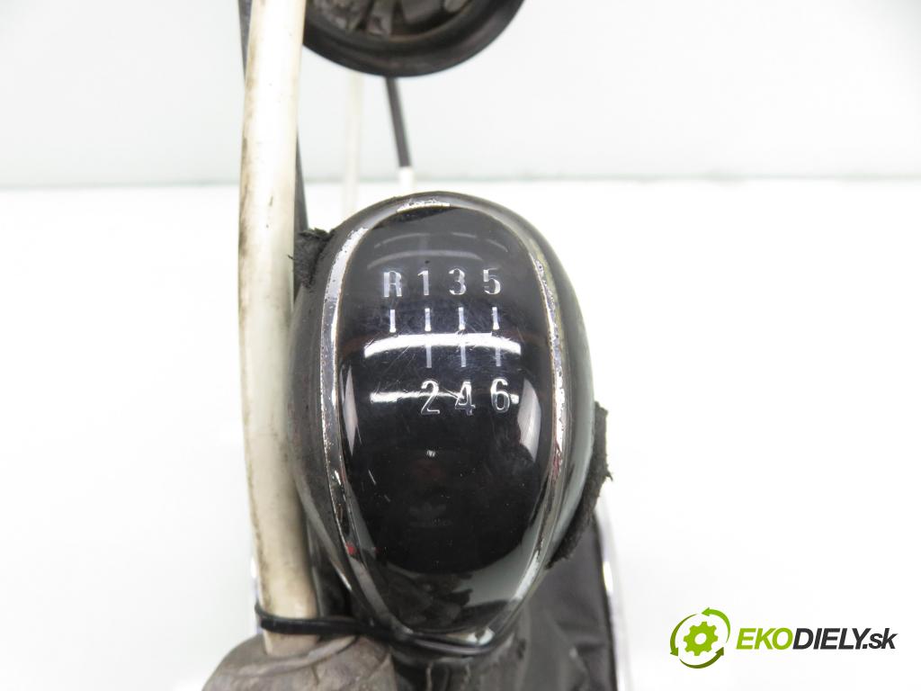 OPEL ASTRA J HB 2010 92,00 1.7 CDTI - A 17 DTR 1686,00 ZVEDÁK: 55563829