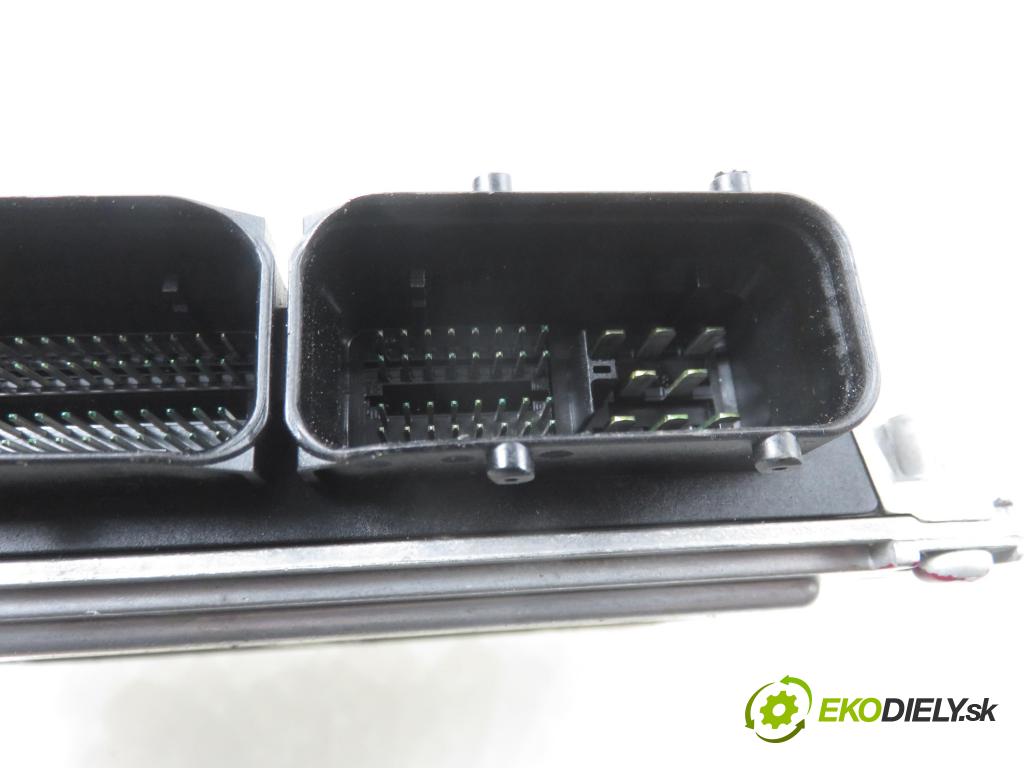 AUDI A4 (8D2, B5) SEDAN 2000 74,00 1.6 - AHL 1595,00 Riadiaca jednotka Motor 5WP4331205 ; 3B0906018A