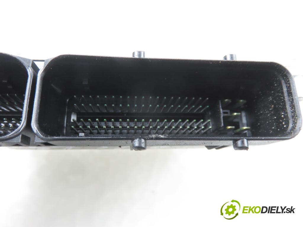 AUDI A4 (8D2, B5) SEDAN 2000 74,00 1.6 - AHL 1595,00 Riadiaca jednotka Motor 5WP4331205 ; 3B0906018A