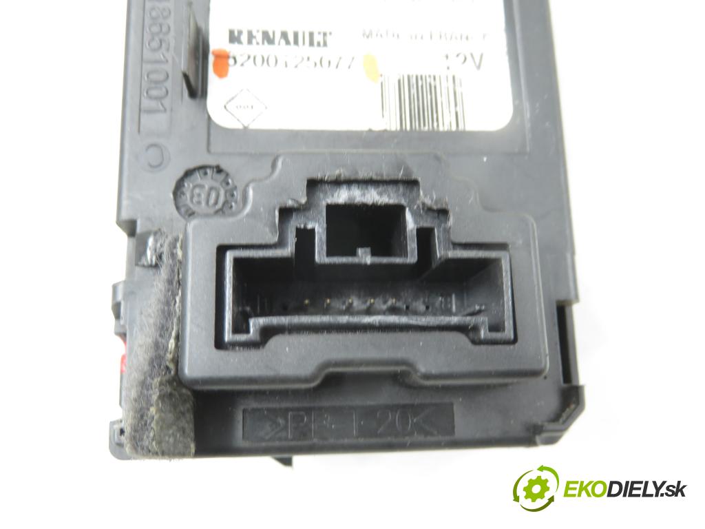 RENAULT GRAND SCENIC II (JM0/1_) MINIVAN 2004 88,00 1.9 dCi (JM0G, JM12, JM1G, JM2C) - F9Q 812 1870,00 CZYTNIK KARTY: 8200125077