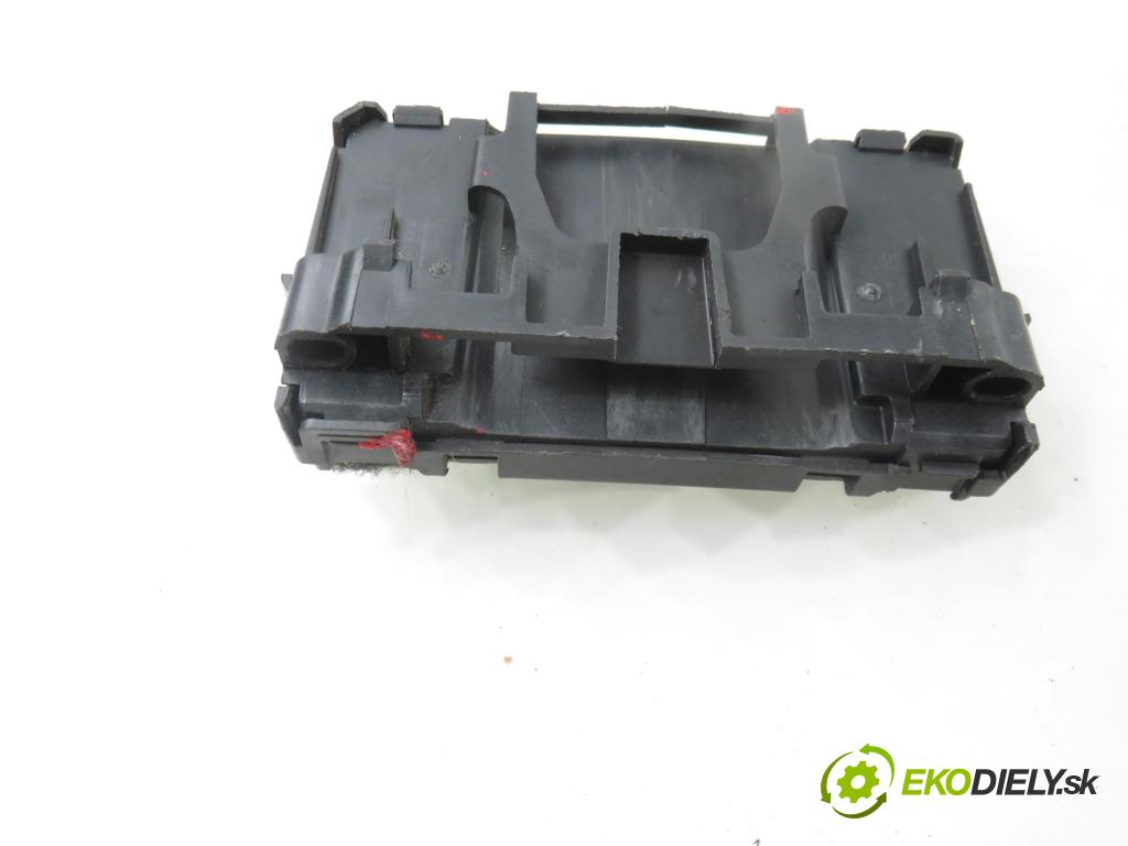 RENAULT GRAND SCENIC II (JM0/1_) MINIVAN 2004 88,00 1.9 dCi (JM0G, JM12, JM1G, JM2C) - F9Q 812 1870,00 CZYTNIK KARTY: 8200125077