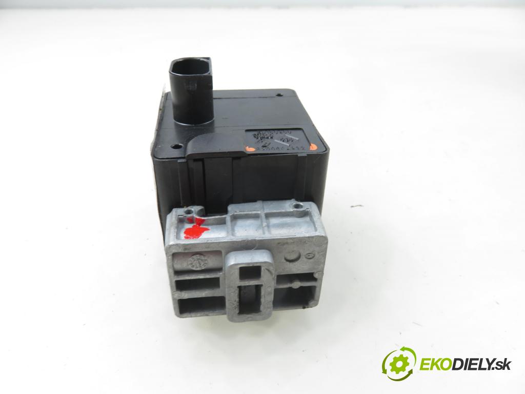 RENAULT GRAND SCENIC II (JM0/1_) MINIVAN 2004 88,00 1.9 dCi (JM0G, JM12, JM1G, JM2C) - F9Q 812 1870,00 blokáda tyče volantu 8200604932